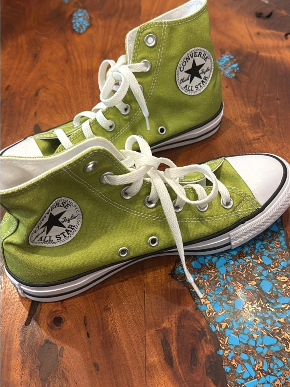 Limited Edition Ted x Converse 🍋‍🟩🍋‍🟩 - Picture 3 of 4
